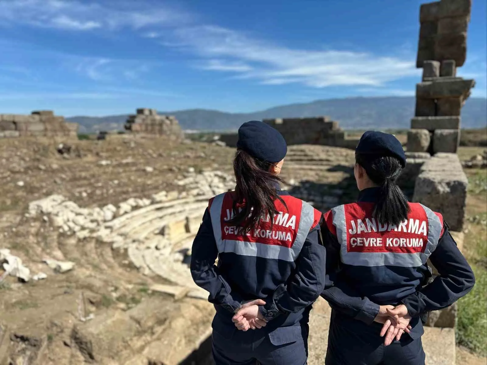 Aydın’ın Çine ilçesindeki Alabanda Antik Kenti’nde jandarma ekipleri tarafından devriye