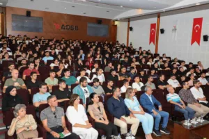Öğrencilerle bir araya gelen OSB Yönetim Kurulu Başkanı Bekir Sütcü,”