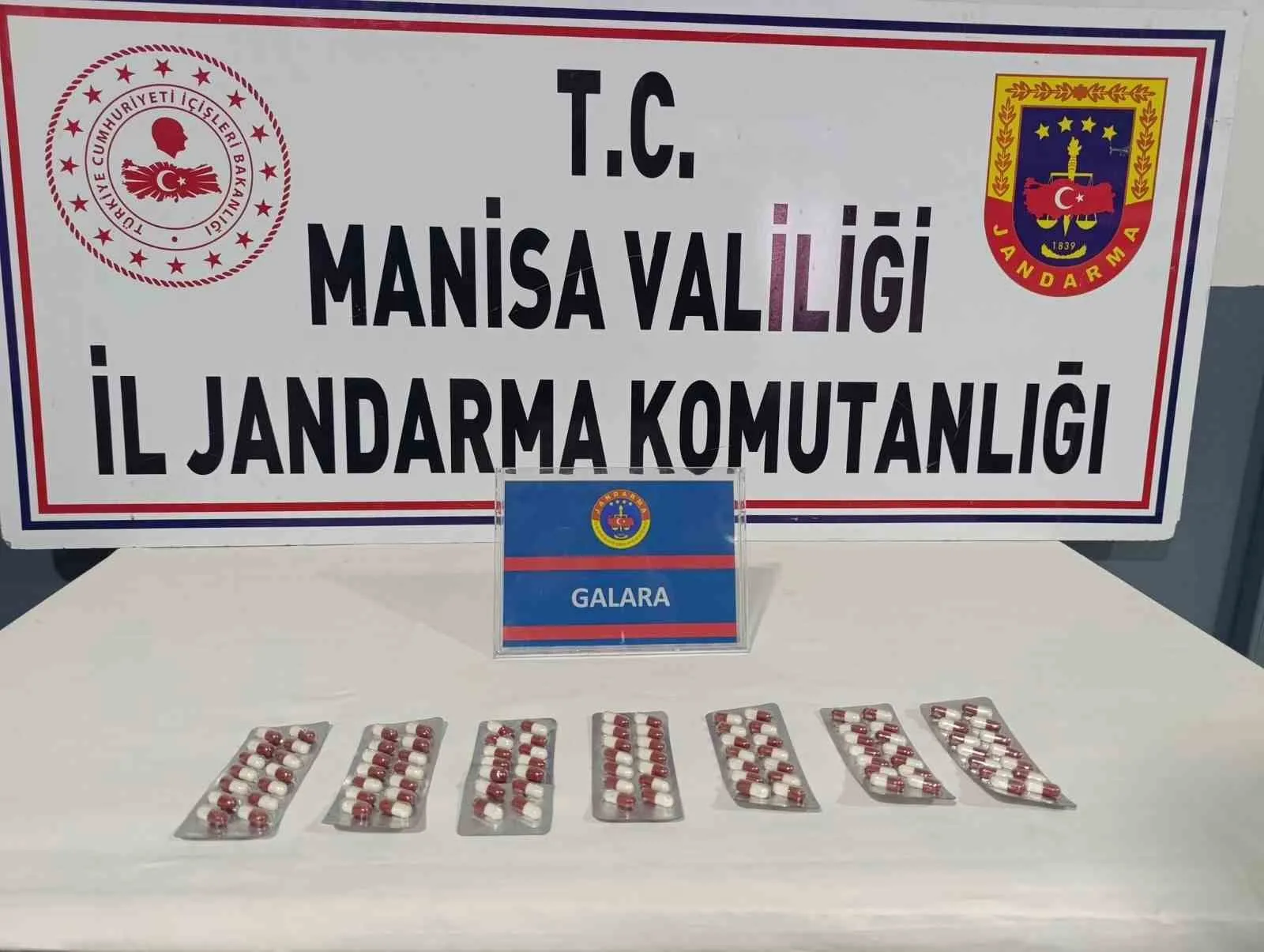 Manisa’nın Salihli ilçesinde jandarma ekiplerinin düzenlediği operasyonda, aracında ve evinde