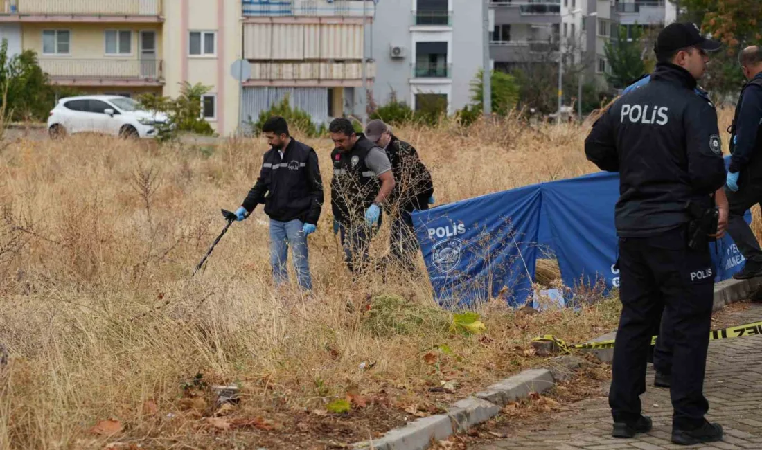 Denizli’de otomobilinden inip yol kenarındaki banka oturan bir kişi, silahla
