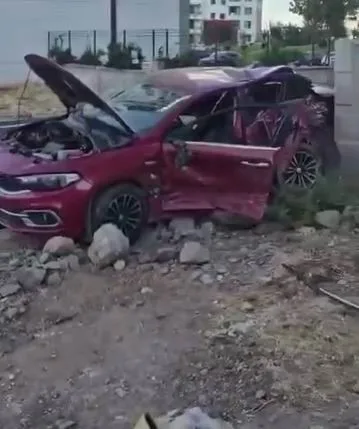 Diyarbakır’da iki aracın çarpışması sonucu meydana gelen trafik kazasında 2