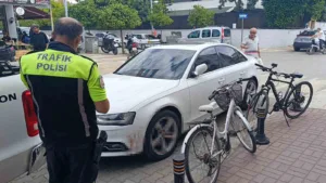 Antalya’nın Manavgat ilçesinde bir vatandaşın “Otomobilin her tarafında kan var”