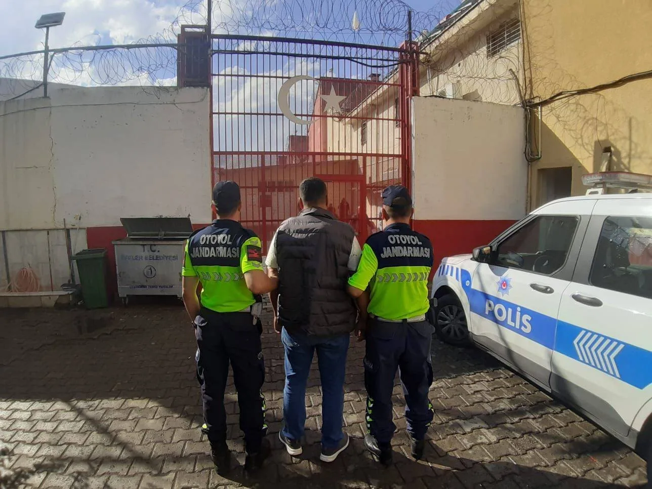 Aydın-İzmir otoyolu Germencik gişelerinde durdurulan bir kişinin 9 yıl 4