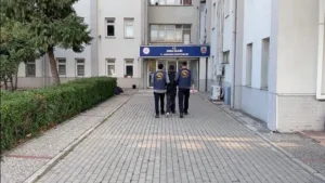 Bursa’nın Yıldırım ilçesinde uyuşturucu ticareti yaptığı gerekçesiyle aranan şahıs operasyonla