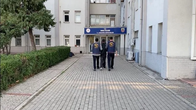 Bursa’nın Yıldırım ilçesinde uyuşturucu ticareti yaptığı gerekçesiyle aranan şahıs operasyonla