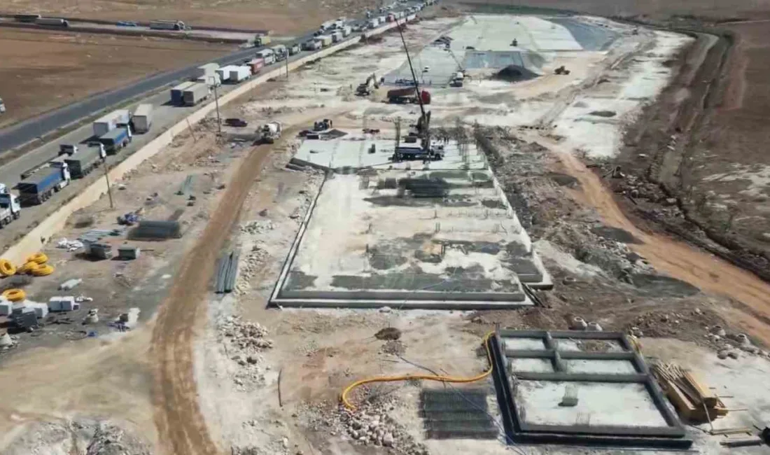 Hatay’da bulunan Cilvegözü Sınır Kapısı mevkiinde inşa edilen tır parkında