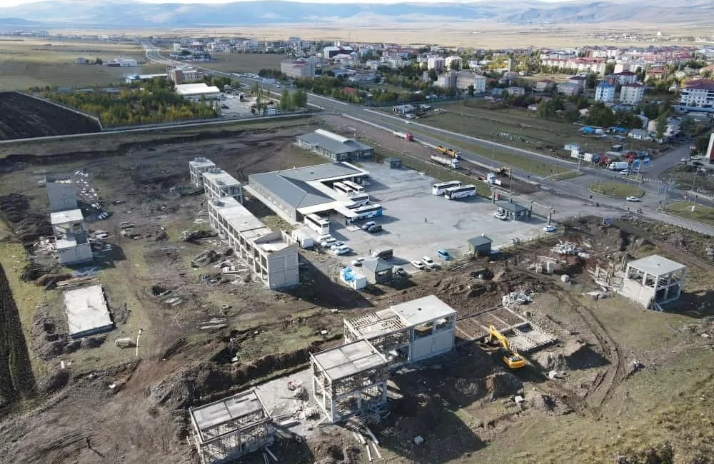 Ardahan Belediyesi’nin öncülüğünde yapımına başlanan Galericiler Sitesi inşaatı hız kesmeden