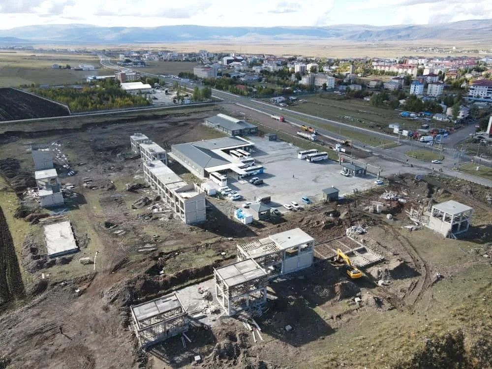 Ardahan Belediyesi’nin öncülüğünde yapımına başlanan Galericiler Sitesi inşaatı hız kesmeden