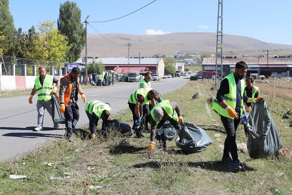 Ardahan Belediyesi Temizlik İşleri Müdürlüğü Ekipleri’nin kent genelindeki kapsamlı temizlik