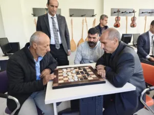 Arıcak ilçesinde düzenlenen Dama Turnuvası’nda yarı final heyecanı yaşandı. Arıcak