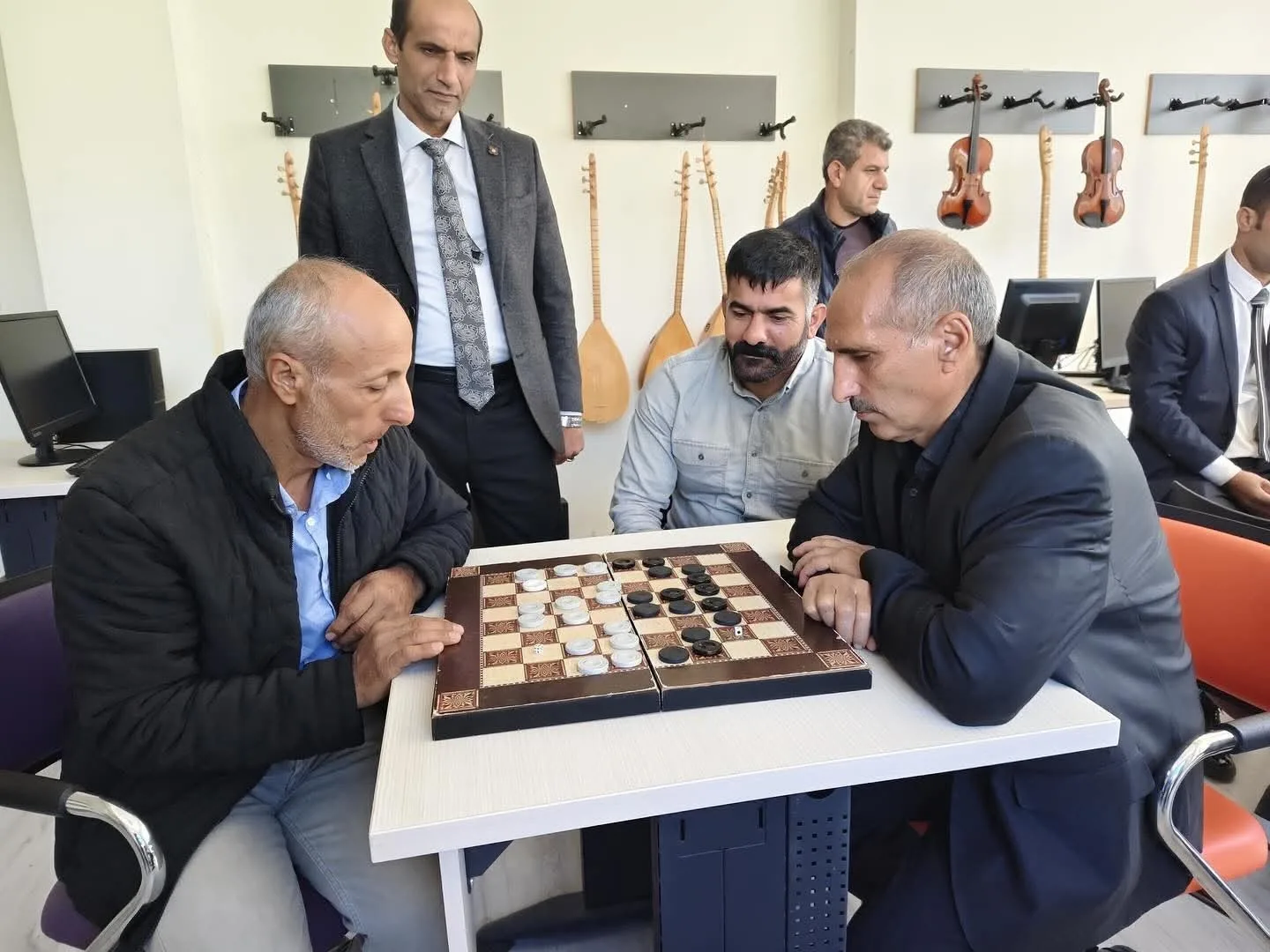 Arıcak ilçesinde düzenlenen Dama Turnuvası’nda yarı final heyecanı yaşandı. Arıcak