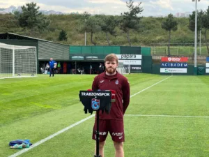 Trabzonspor’un savunma oyuncusu Arseniy Batagov, bordo-mavili takımın başarısına odaklandığını söyledi.