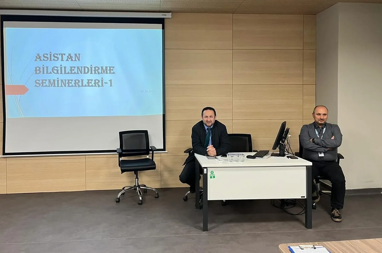 Kütahya Şehir Hastanesi’nde, asistan hekimlere yönelik düzenlenen bilgilendirme seminerlerinin ilki