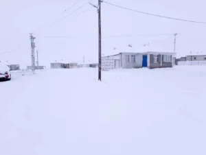 Erzurum’un Aşkale ilçesinde beklenen kar yağışı gece saatlerinde başladı. Sabahın