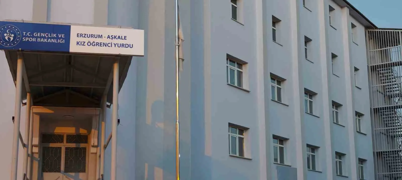 Erzurum’un Aşkale ilçesinde Kız Öğrenci yurdunun depreme dayanıklı olmadığından dolayı