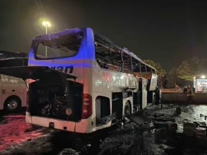 Ankara Şehirlerarası Terminal İşletmesi (AŞTİ) otoparkında boş otobüste çıkan yangın