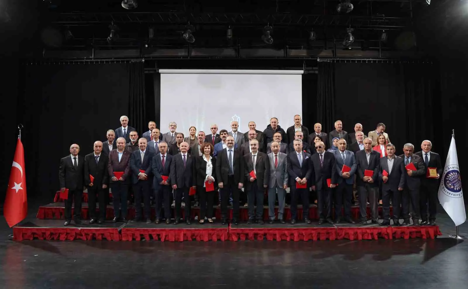 Atatürk Üniversitesine uzun yıllar boyunca ilim, irfan ve özveriyle hizmet