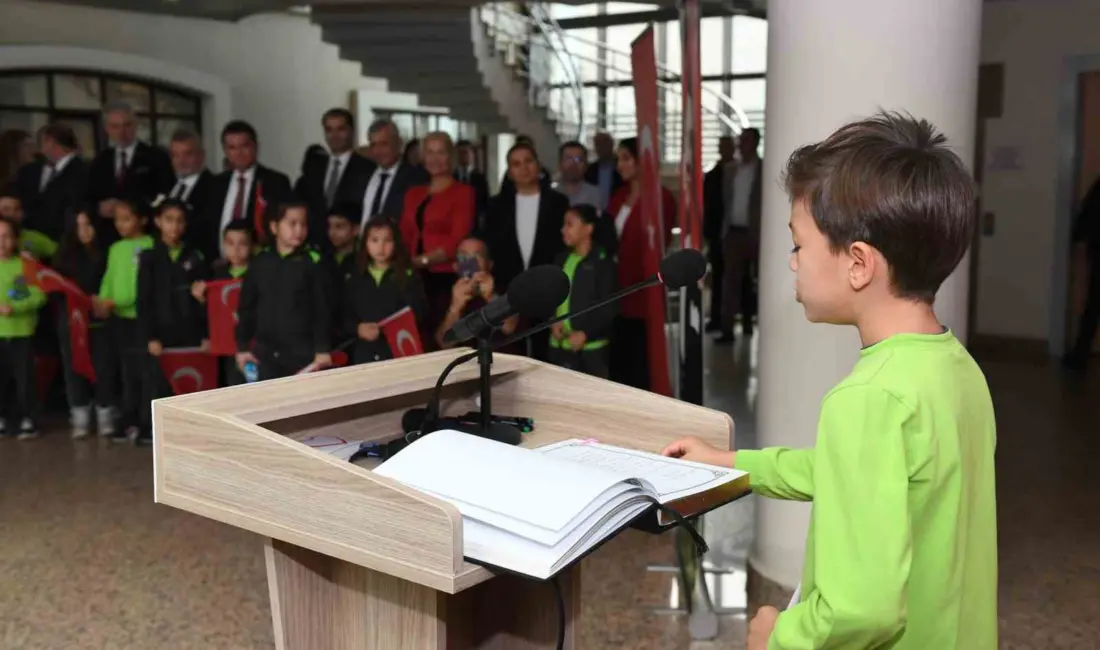 Osmangazi Belediyesi’nin hizmete açtığı kütüphanelere gelen çocuklar, Atatürk’e sevgi ve