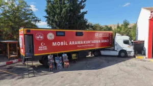 Elazığ Belediyesi İtfaiye Müdürlüğü ekipleri, atıl bir tır dorsesini yenileyerek