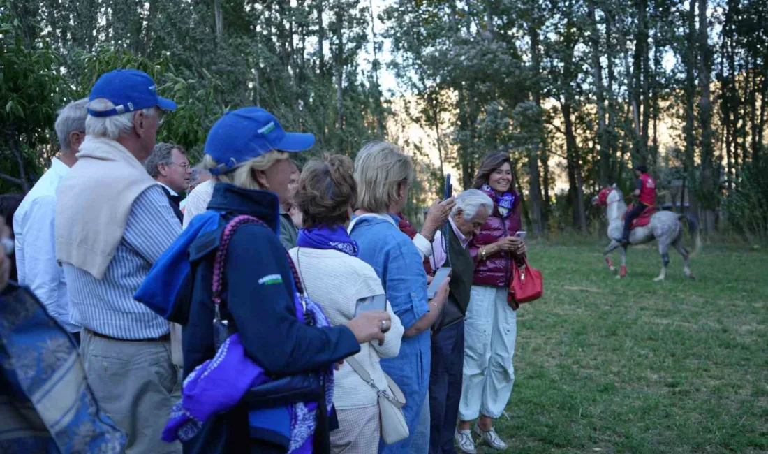 2025 yılı gezi programı kapsamında Belçika’dan yola çıkan klasik otomobil