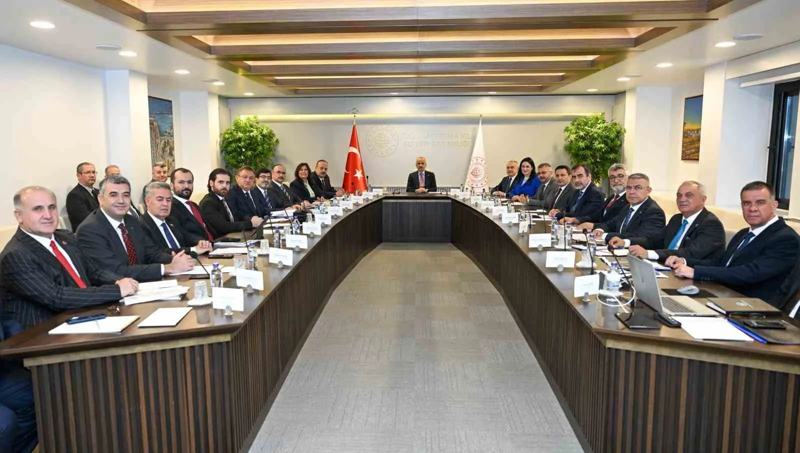 Aydın Büyükşehir Belediye Başkanı Özlem Çerçioğlu, Vali Yakup Canbolat, milletvekilleri