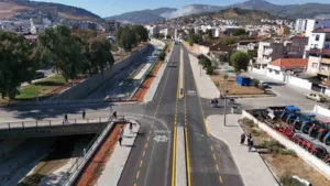 Aydın Büyükşehir Belediyesi, kentin dört bir yanında hayata geçirdiği yol