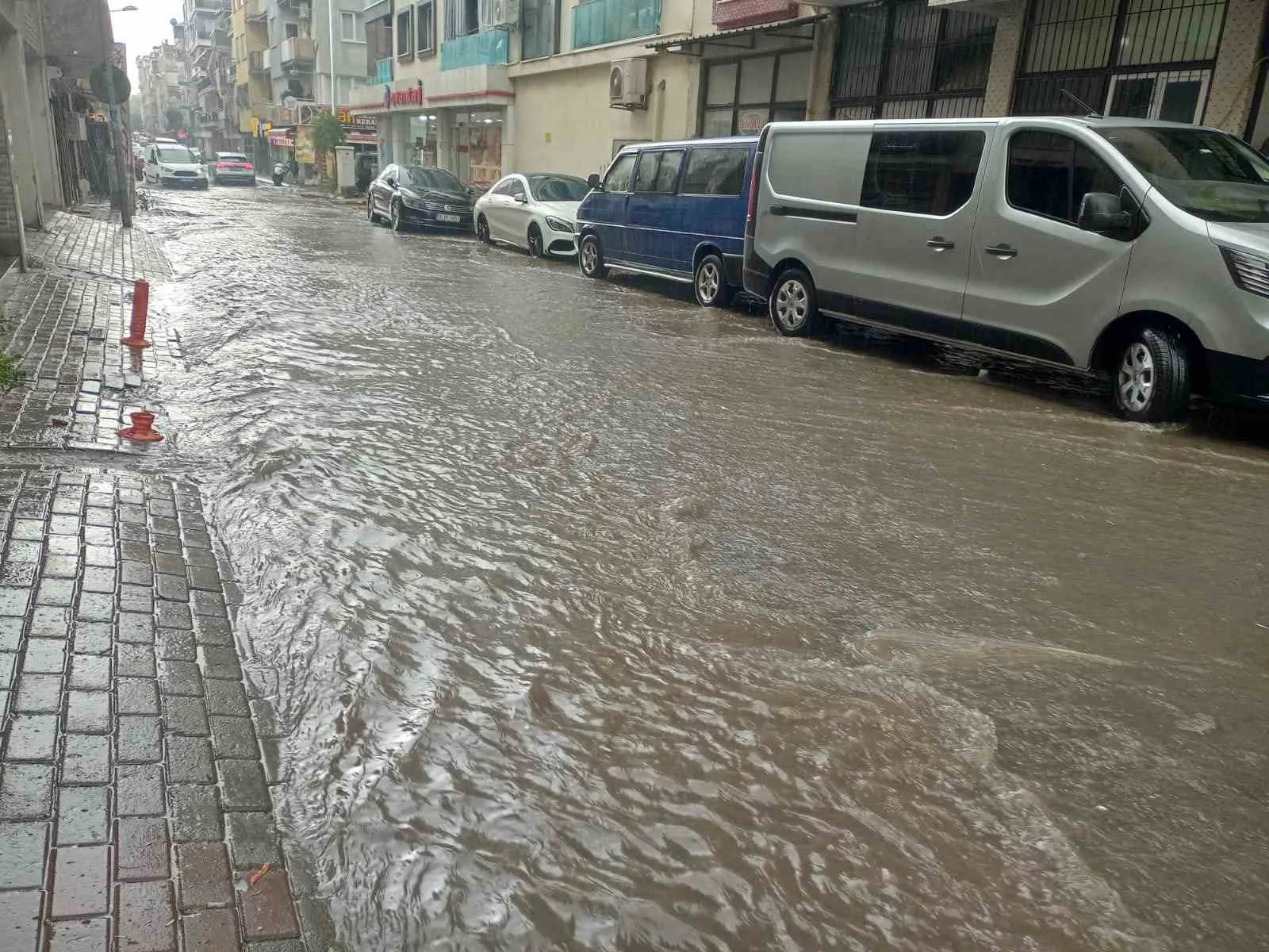 Meteoroloji Genel Müdürlüğü’nün sağanak yağış uyarılarının ardından Aydın’da beklenen yağmur