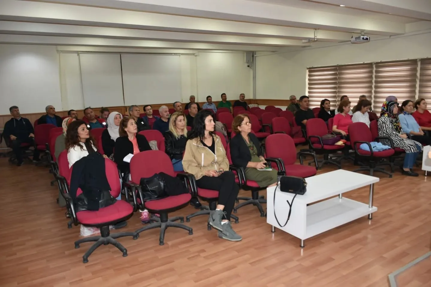 Aydın’da üreticilere Bitki Sağlığı Uygulama Programı kapsamında Turunçgil Yeşillenme Hastalığı