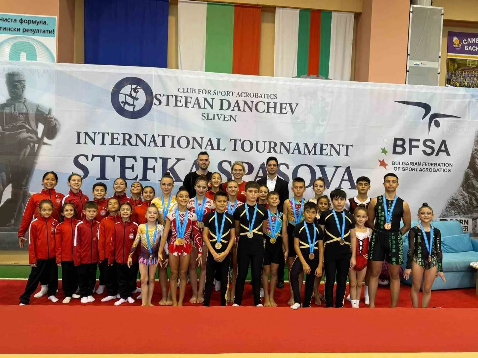 Aydınlı sporcular Bulgaristan’ın Sliven kentinde düzenlenen International Acro Tournament Stefka