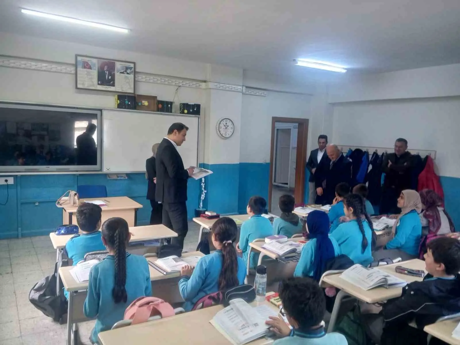 Aydıntepe Kaymakamı Ertuğrul Bayram, okul ziyaretleri kapsamında Şehit Erdal Eraslan