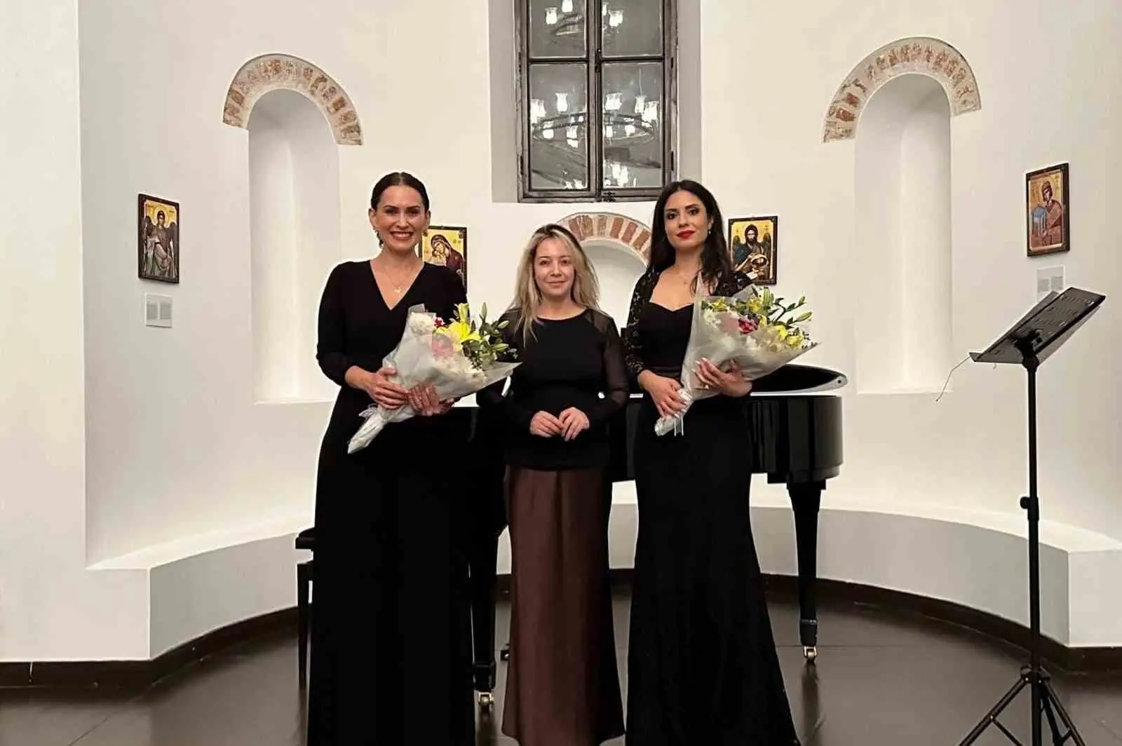 Nilüfer Belediyesi tarafından Gölyazı Aziz Panteleimon Kilisesi’nde düzenlenen “Güz Resitali”nde