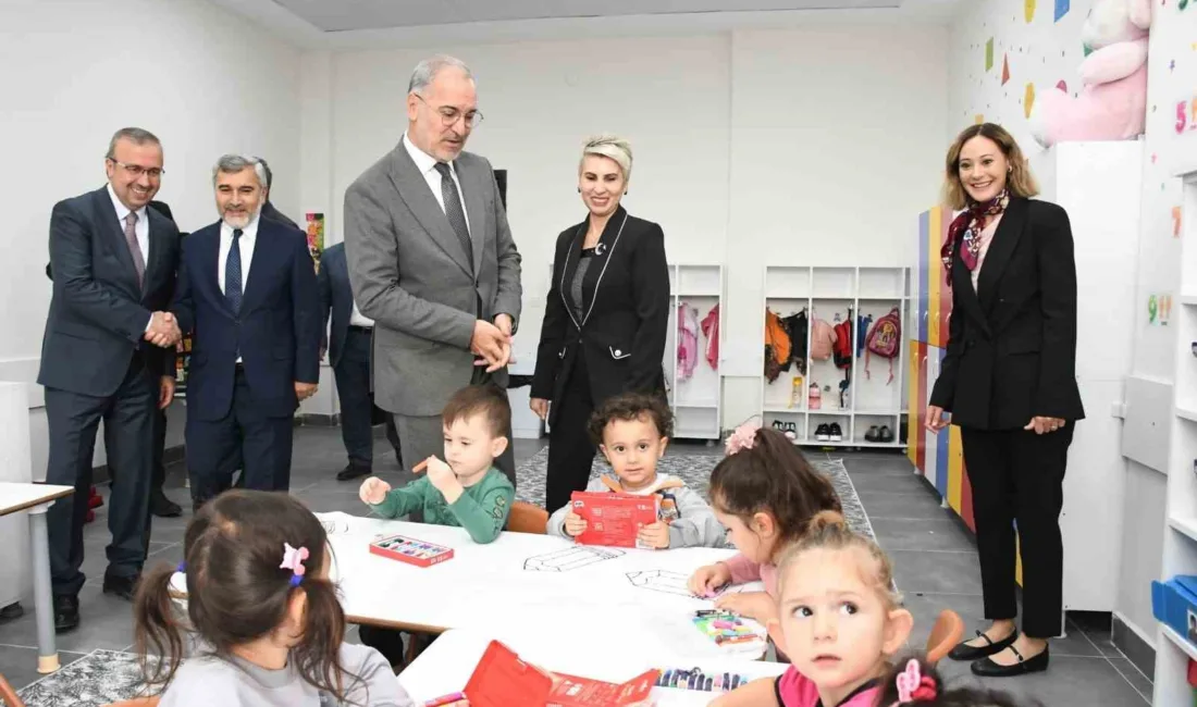 Eskişehir’de Aziz Sancar Anaokulu açılış programı gerçekleştirilirken törene Eskişehir Valisi