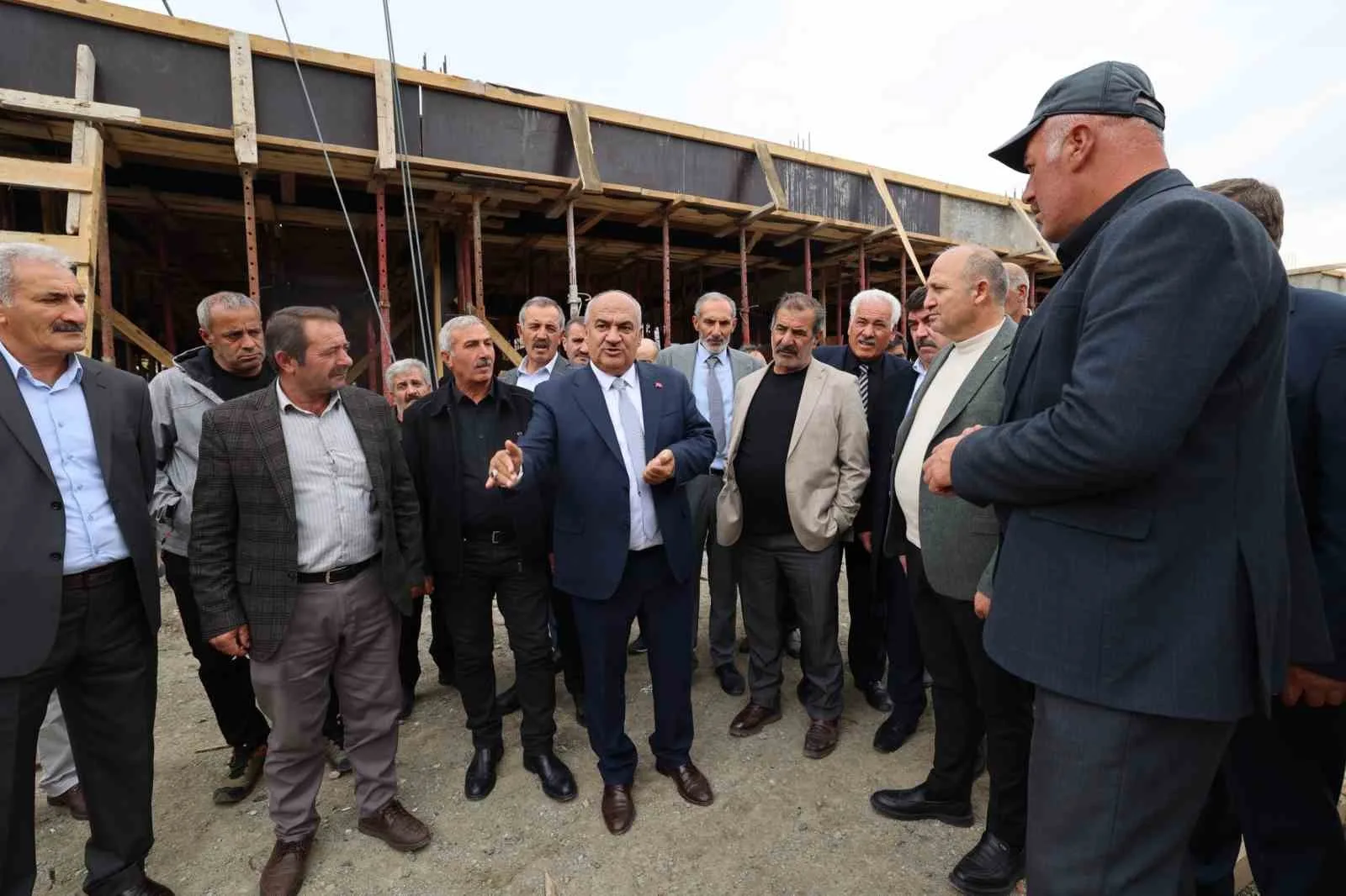 Aziziye Belediyesi tarafından ilçedeki muhtarlara yönelik yatırım ve saha gezisi