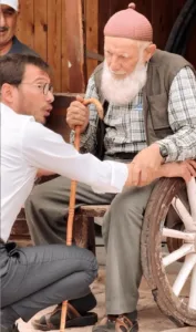 Tokat Belediye Başkanı Mehmet Kemal Yazıcıoğlu, yaşlı bir vatandaşın doğal
