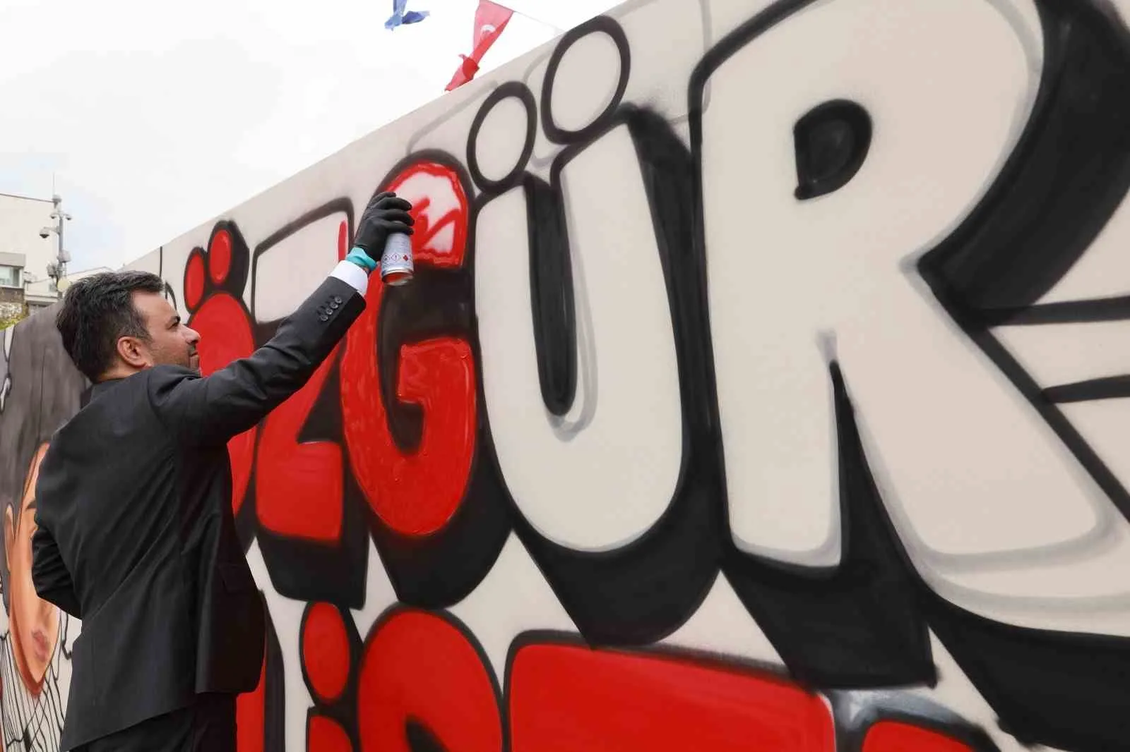 Bağcılar Kitap Fuarı’nda Gazze’de soykırıma uğrayan Filistinlilere destek için Filistin