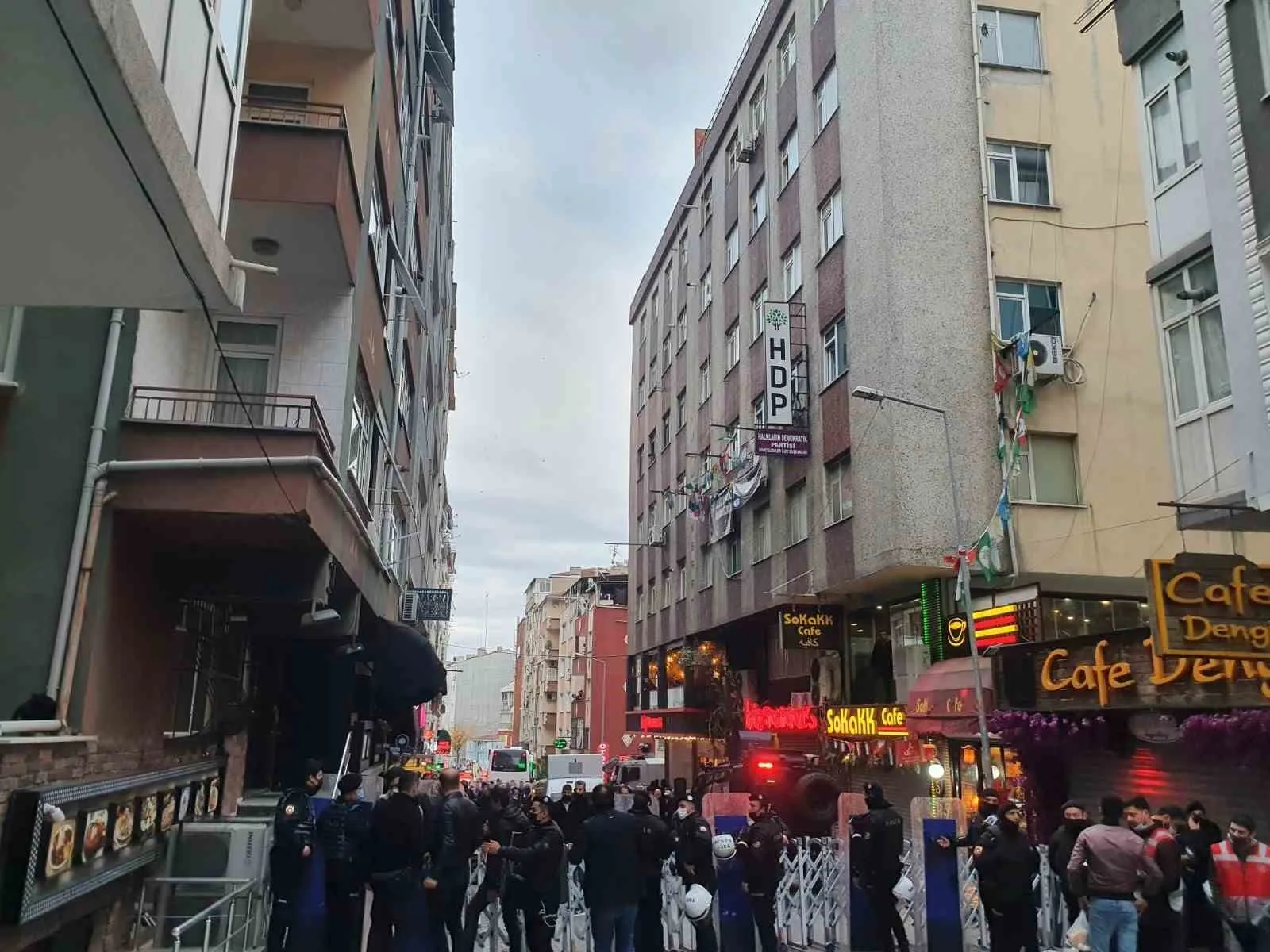 Bahçelievler’de 2021 yılında HDP İlçe Teşkilatı’na giderek kendisini sosyal medya