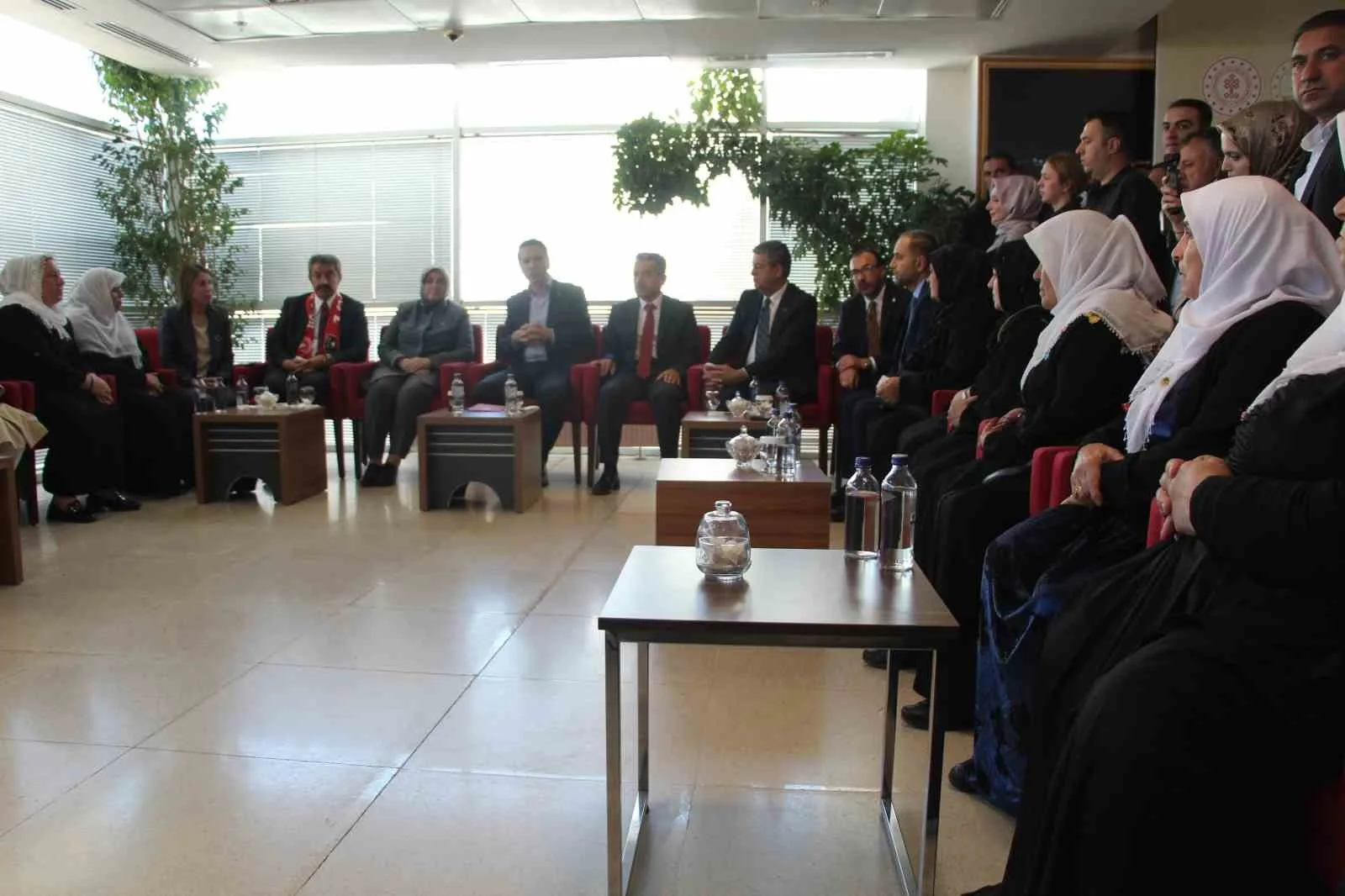 Enerji ve Tabii Kaynaklar Bakanı Alparslan Bayraktar, çeşitli ziyaret ve