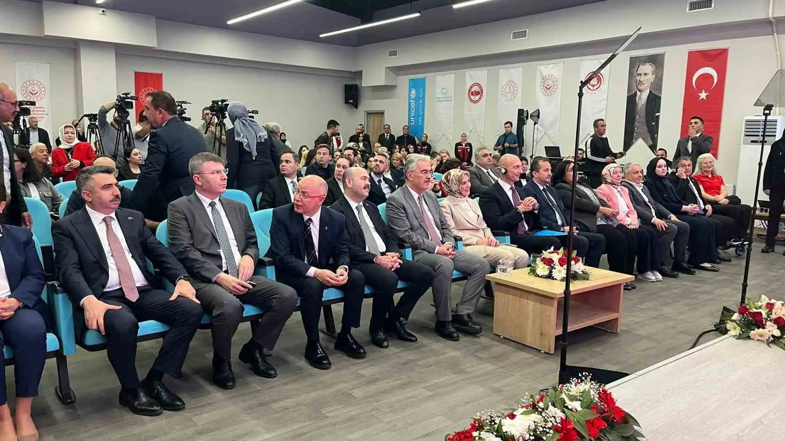 Aile ve Sosyal Hizmetler Bakanı Mahinur Özdemir Göktaş, Bursa’da hizmete
