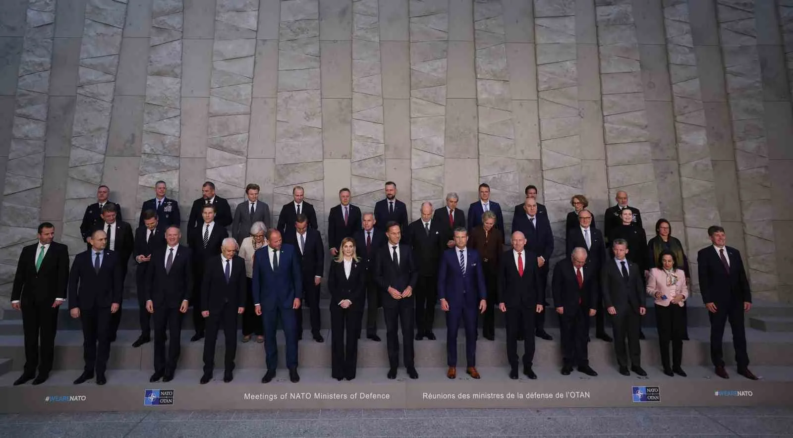 Milli Savunma Bakanı Yaşar Güler, NATO Savunma Bakanları ile aile