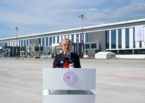 Ulaştırma ve Altyapı Bakanı Abdulkadir Uraloğlu, “11 bin 100 metrekarelik