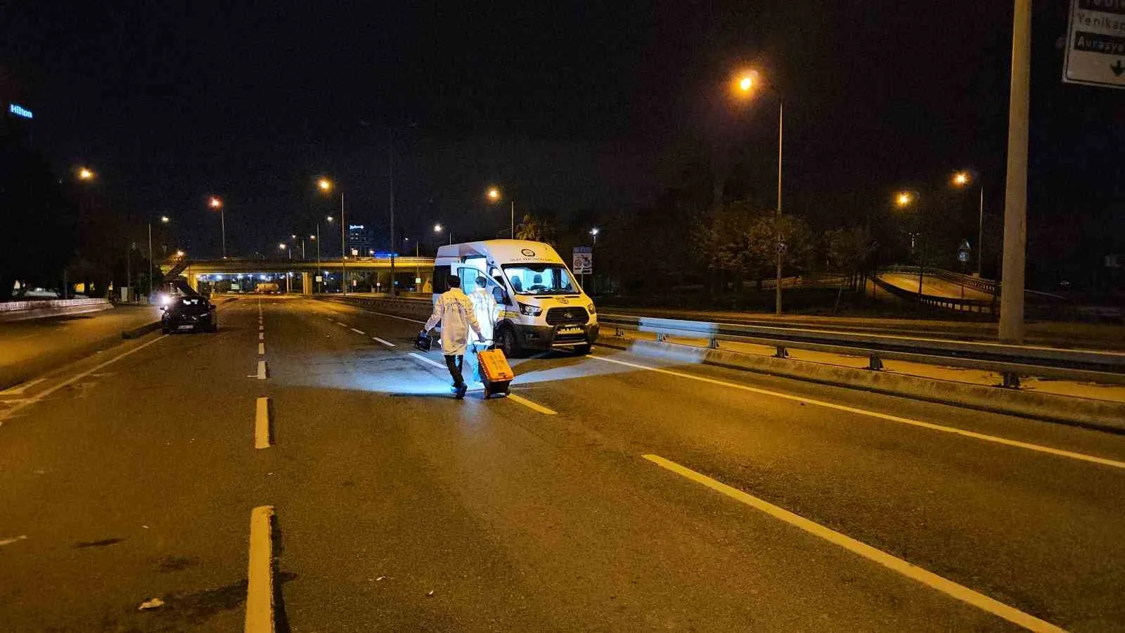 Bakırköy’de polis ekiplerinin ’dur’ ihtarına uymayan sürücü kaçmaya çalıştı. Havaya