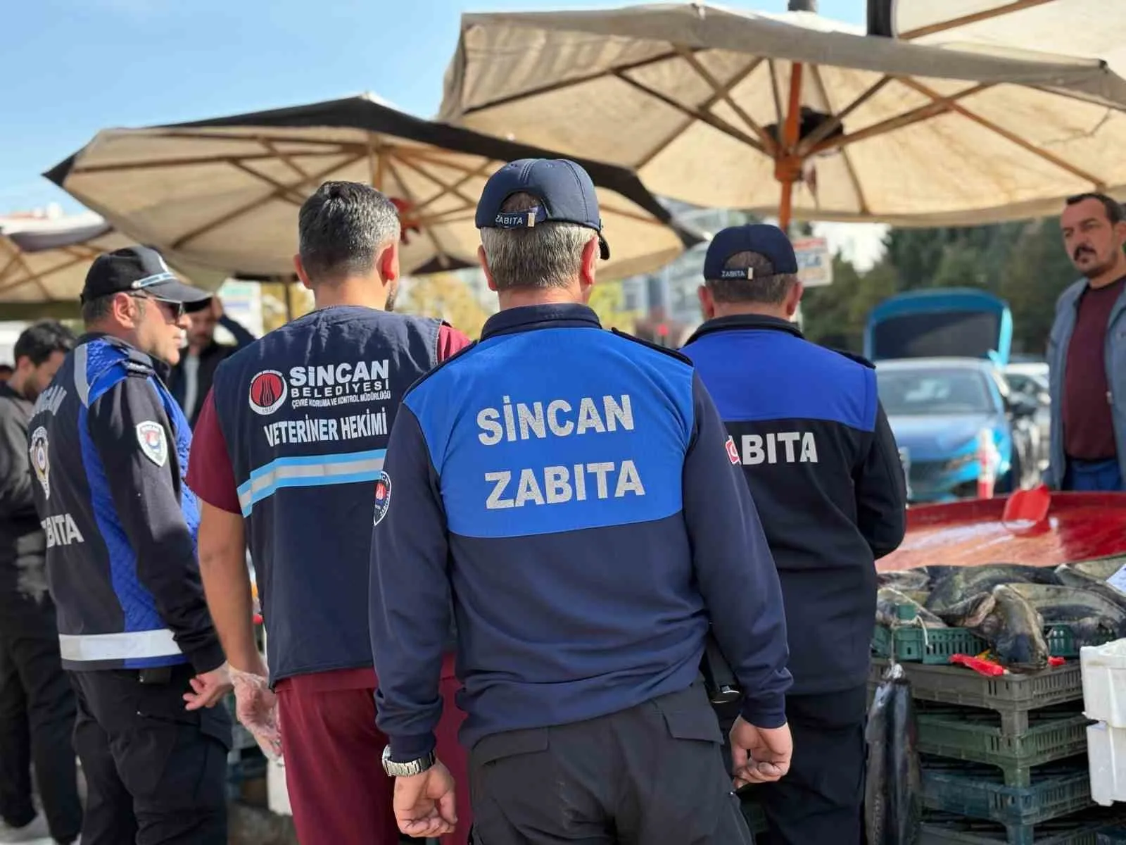 Ankara Sincan Belediyesi Zabıta ekipleri, ilçede bulunan semt pazarlarını gezerek