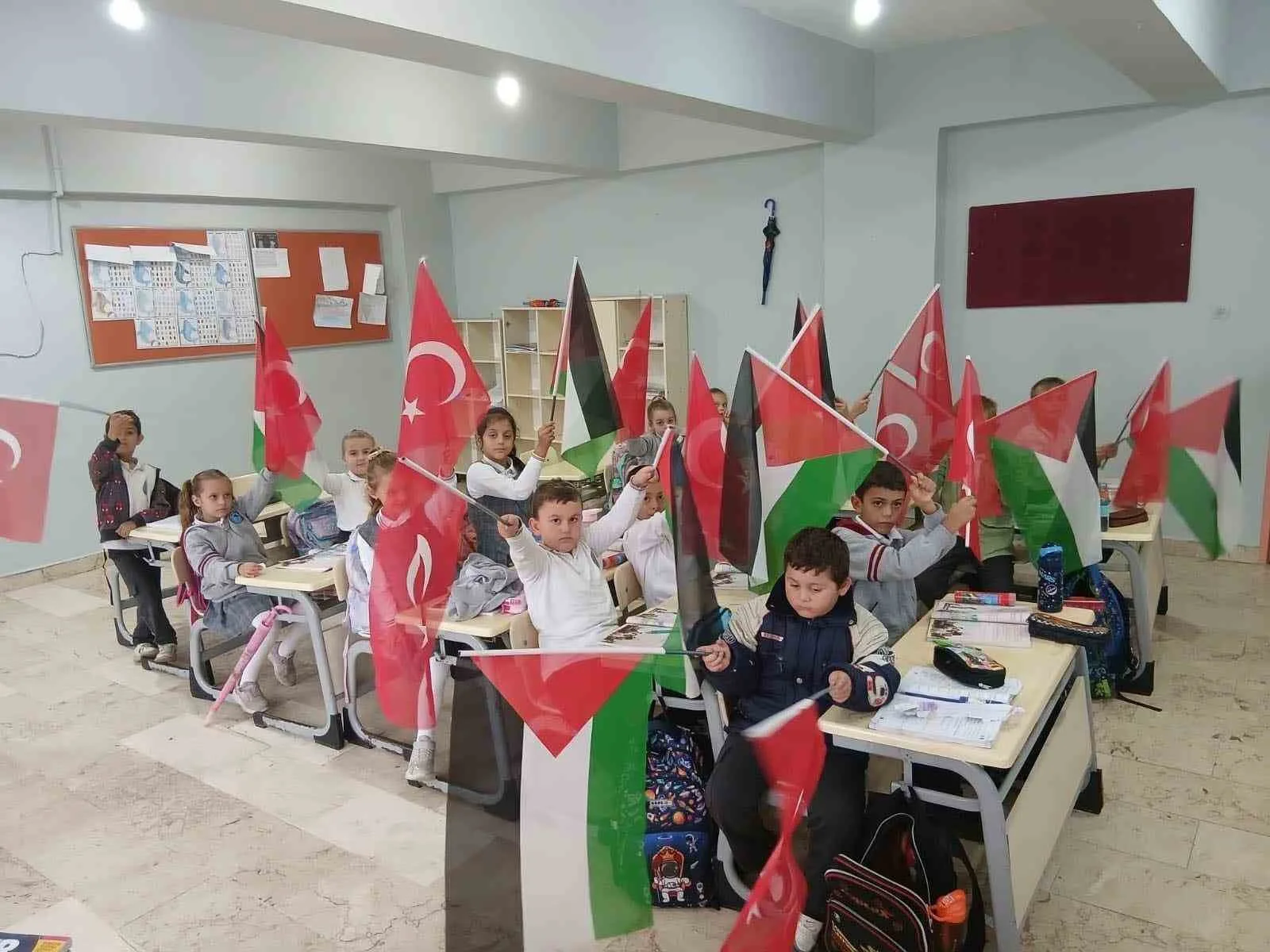 Balıkesir’deki okullarda eş zamanlı olarak Filistin ve Gazze temalı farkındalık