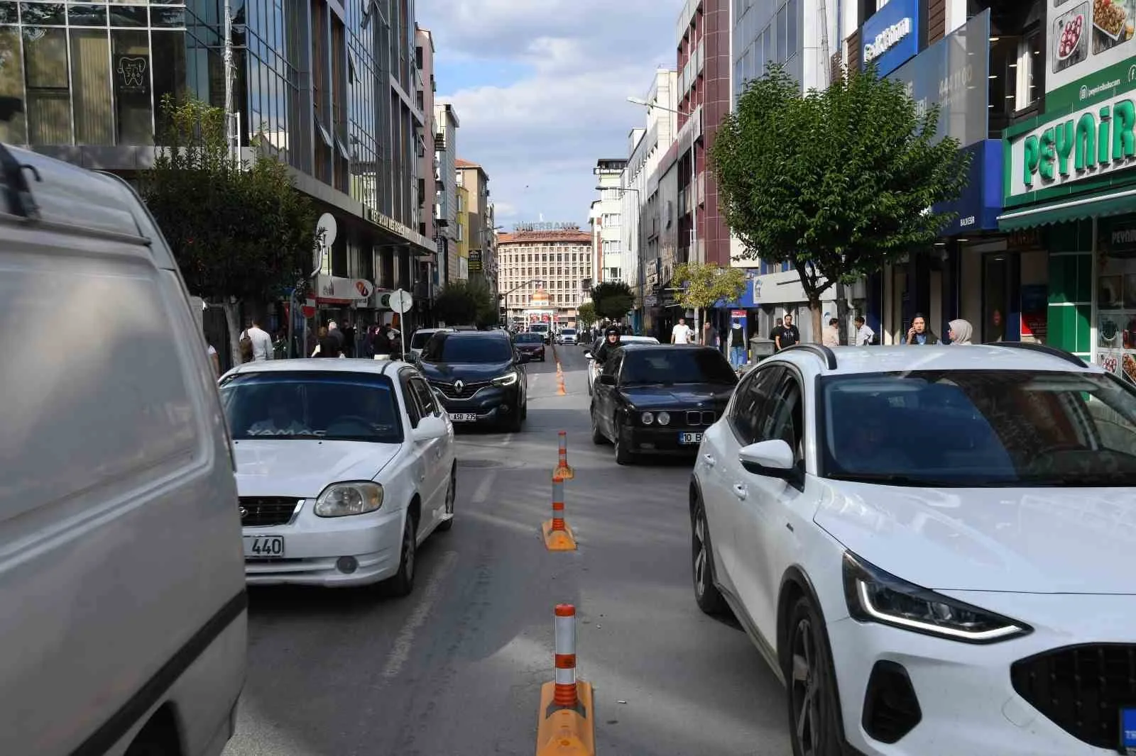 Balıkesir Büyükşehir Belediyesi, şehrin en işlek noktalarından olan Anafartalar Caddesi