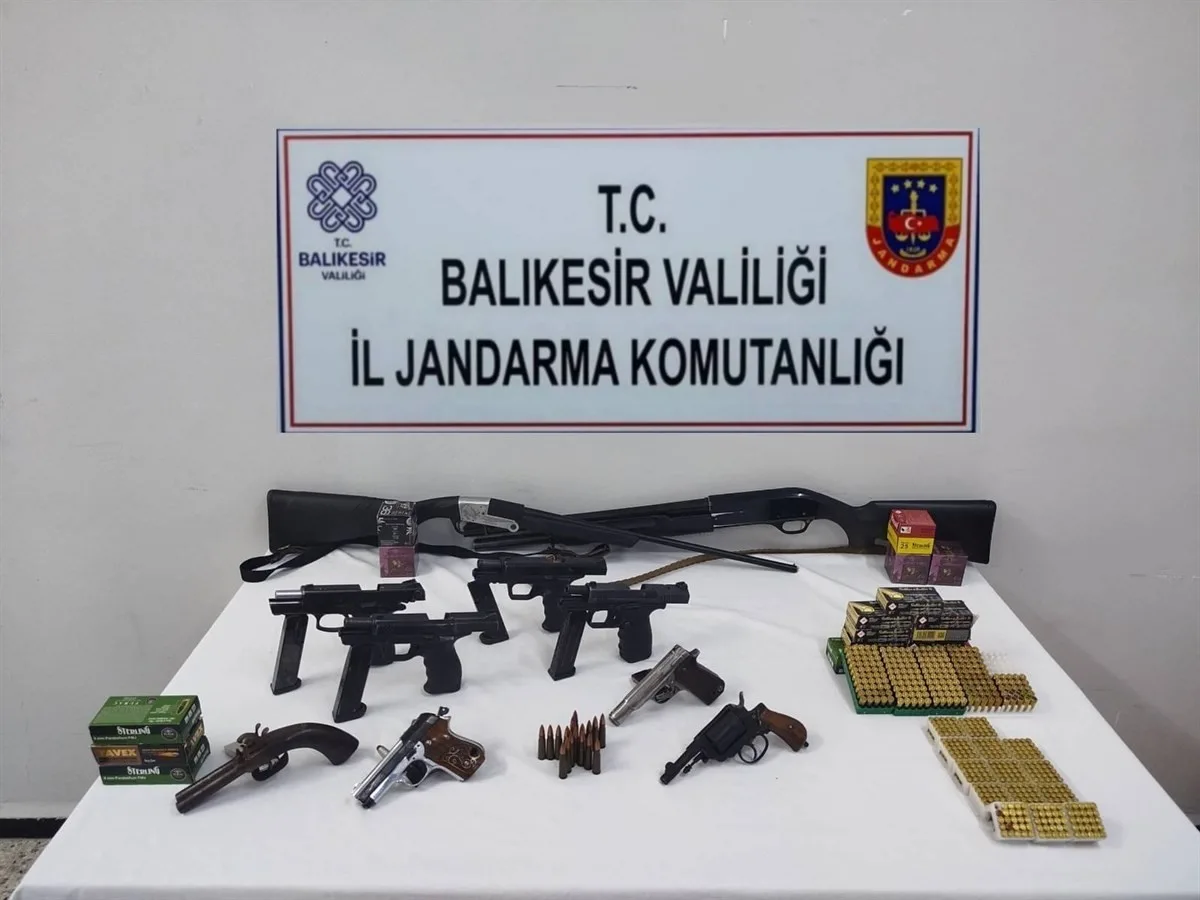 Balıkesir’de kaçakçılık ve organize suç operasyonlarında 18 şüpheli yakalandı. Edinilen