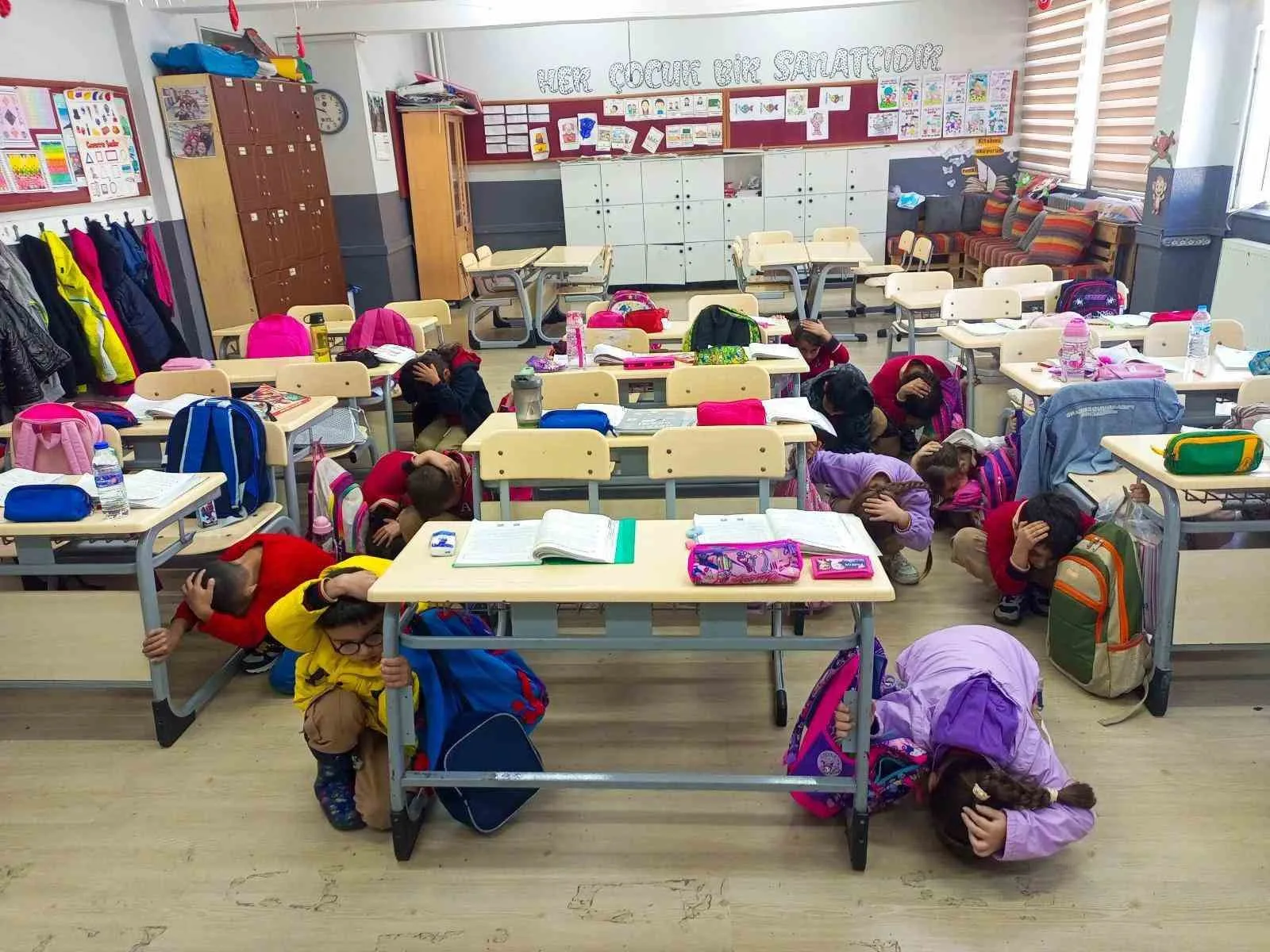 Balıkesir’de, “Yeşil Vatan-Benim Okulum Geleceğe Çare” projesi kapsamında yürütülen Afetler