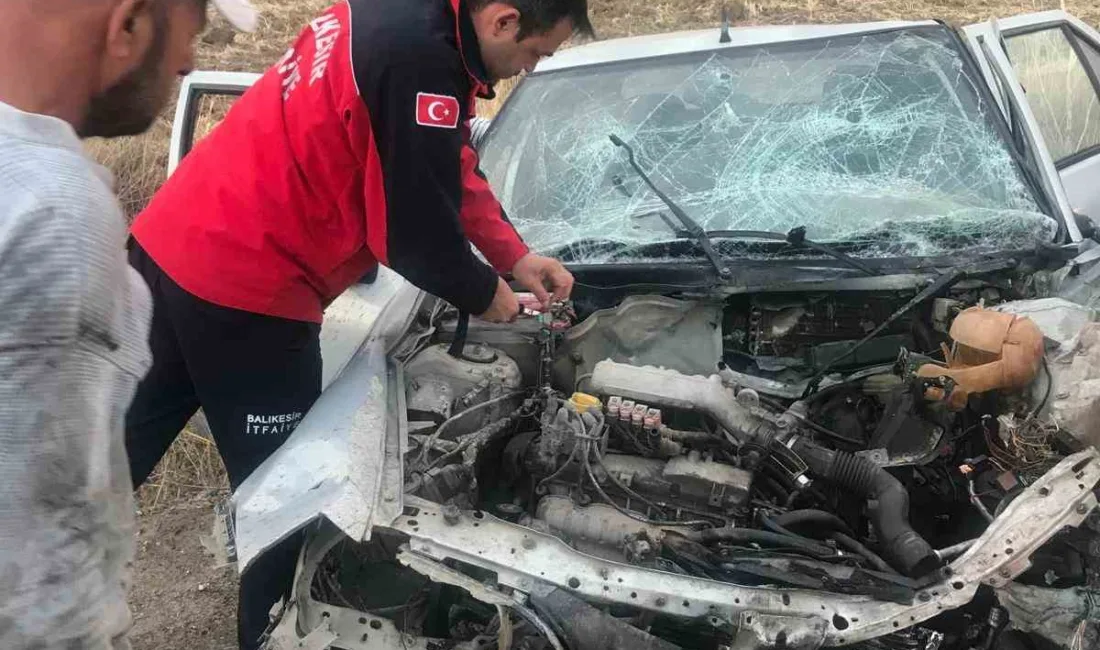 Balıkesir’in Altıeylül ilçesinde meydana gelen çift taralı trafik kazasında otomobil