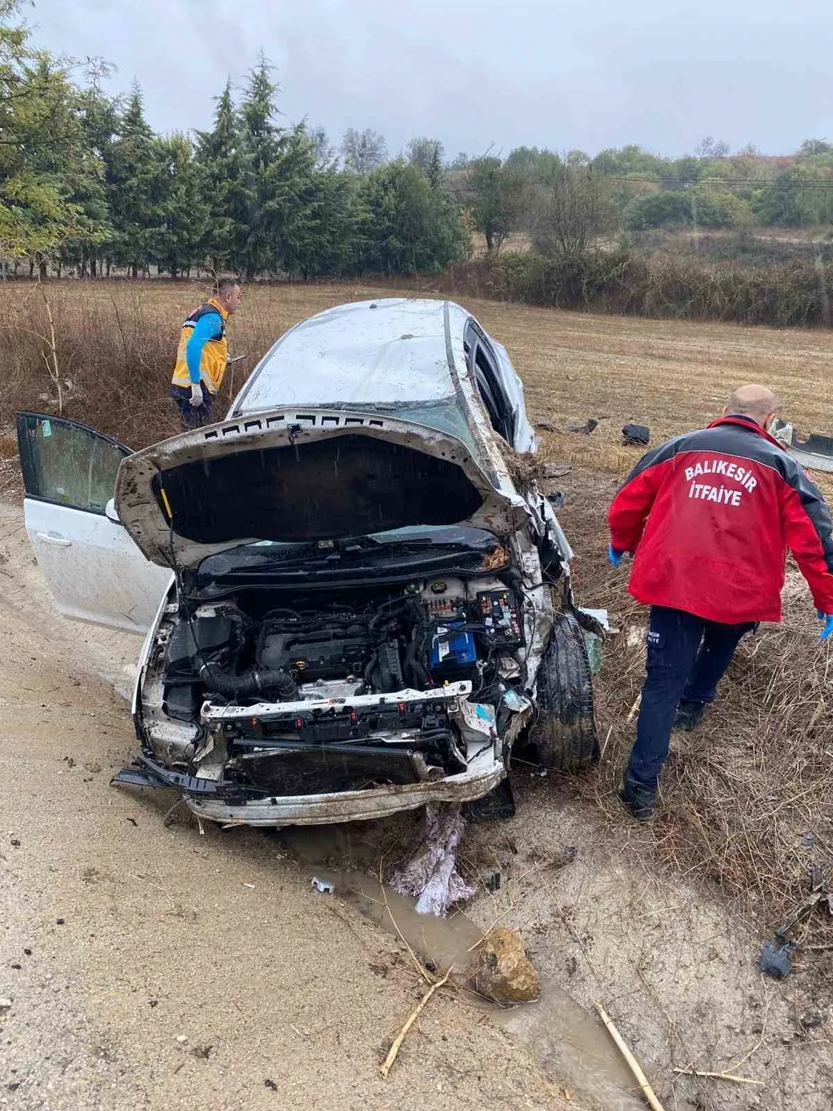 Balıkesir’in Bigadiç ilçesinde meydana gelen trafik kazasında 2 kişi yaralandı.