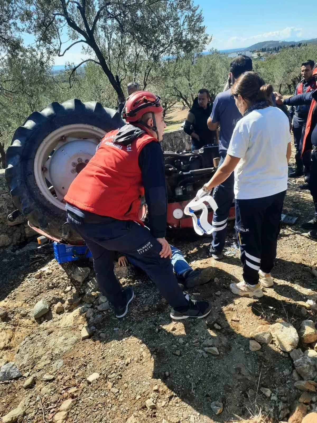 Balıkesir’in Edremit ilçesinde meydana gelen traktör kazasında bir kişi yaralandı.