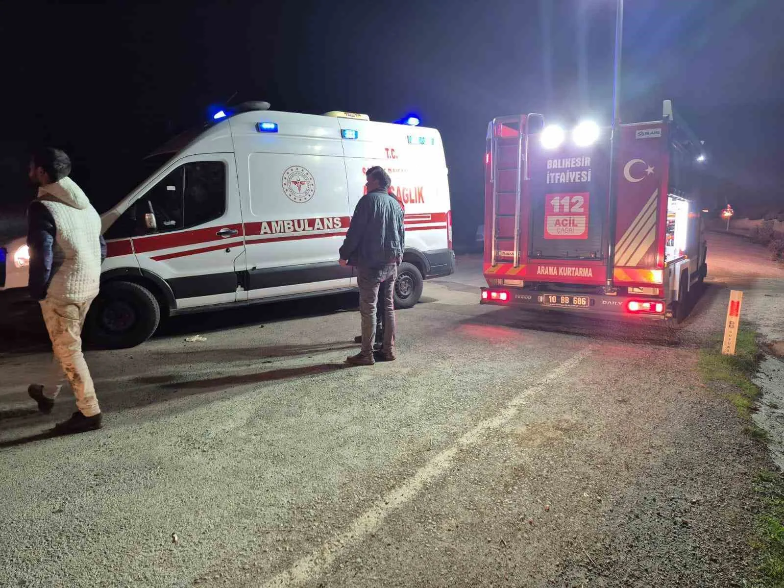 Balıkesir’de kontrolden çıkarak yol kenarına uçan otomobilin sürücüsü yaralandı. Kaza,
